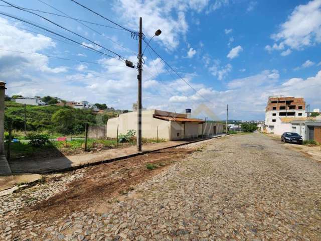 Lote com 225m² muito bem posicionado, com frente para as ruas Caracas e Brasília