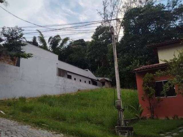 Ótimo Terreno de 360 M2 em condomínio de Alto padrão com apenas 30 casas no condomínio.