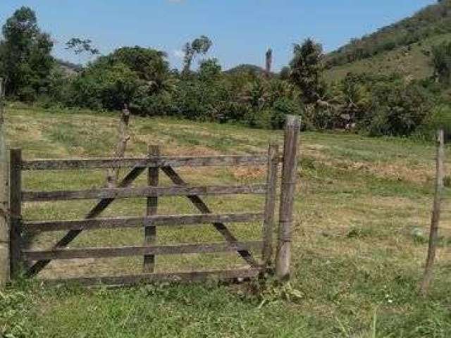 Vendo Área de 1714 m2 na Rua Carlos Ferreira 660 no Bairro Chácaras Pinhão em Tanguá.