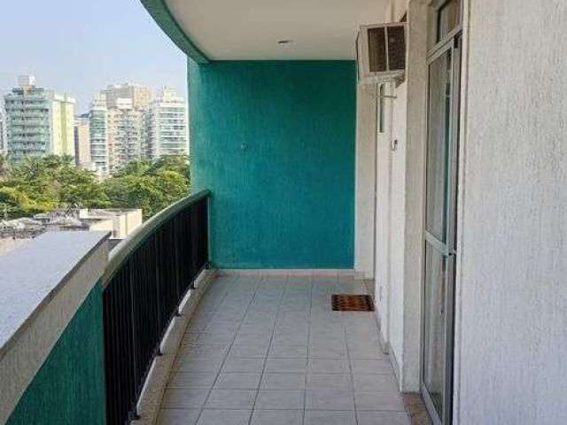 Excelente Apartamento na Rua Souza Dias.