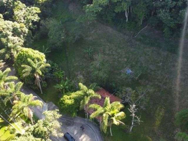 Terreno gigante 1400m², com benfeitoria de uma casa simples