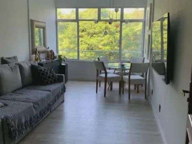 Excelente Apartamento na Lopes Trovão de frente para o Campo de São Bento