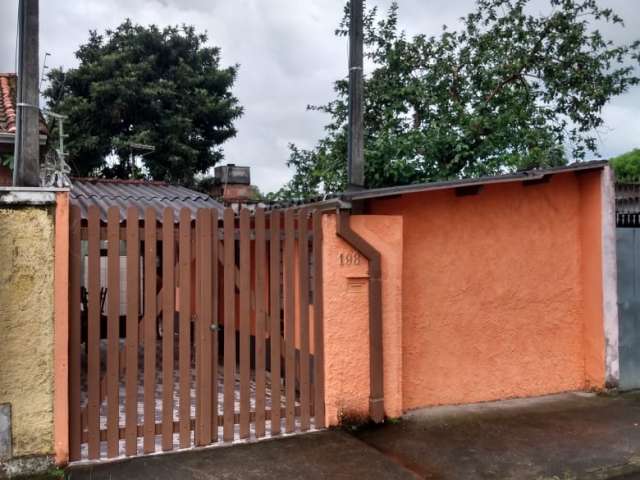 Casa térrea a venda no Perequê mirim em Caraguatatuba-SP