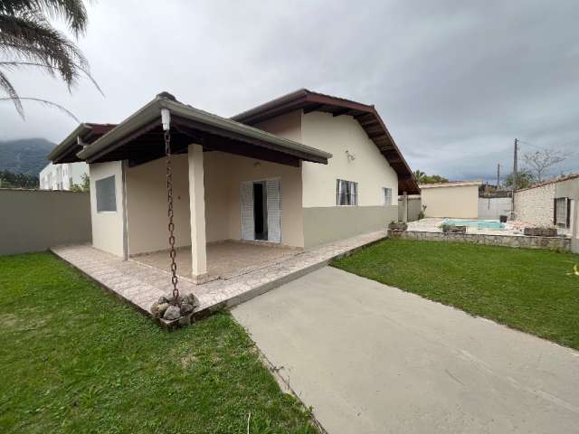 Casa para locação 3 quartos, 3 banheiros piscina, 4 vagas - Caraguatatuba-SP