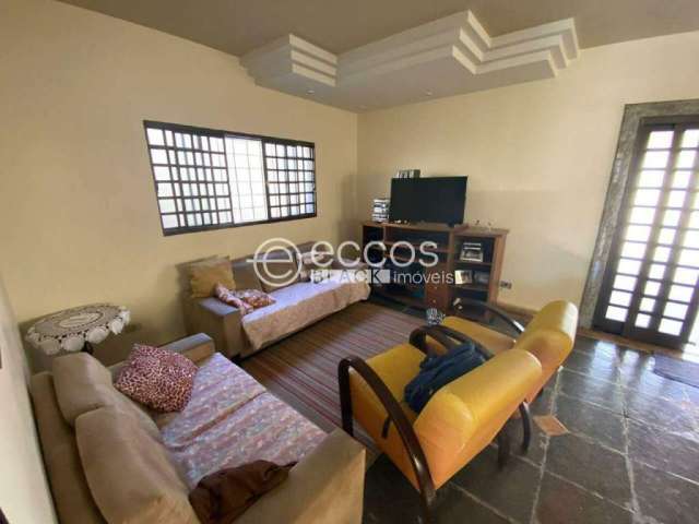 Imóvel Comercial para aluguel, 3 quartos, 2 suítes, 3 vagas, Cidade Jardim - Uberlândia/MG