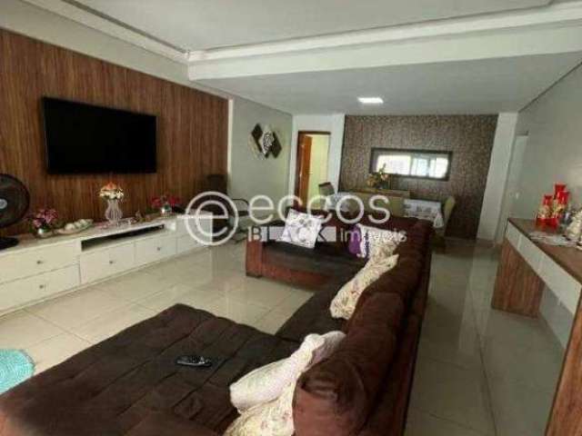 Casa à venda, 3 quartos, 2 suítes, 2 vagas, Santa Luzia - Uberlândia/MG