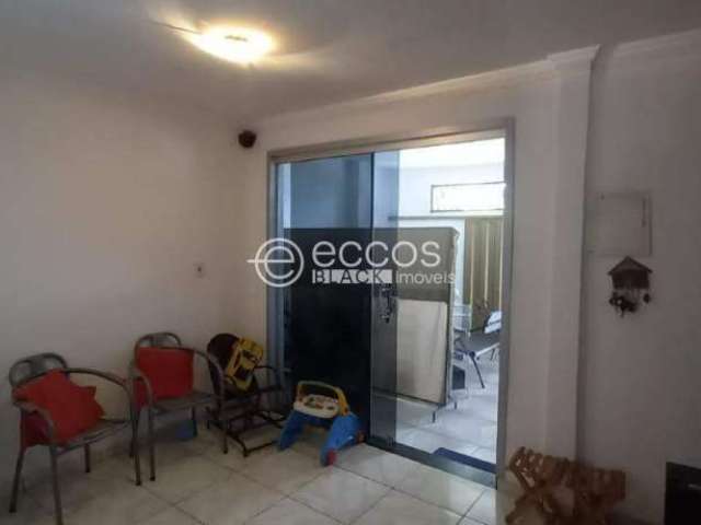 Casa à venda, 5 quartos, 2 suítes, Planalto - Uberlândia/MG