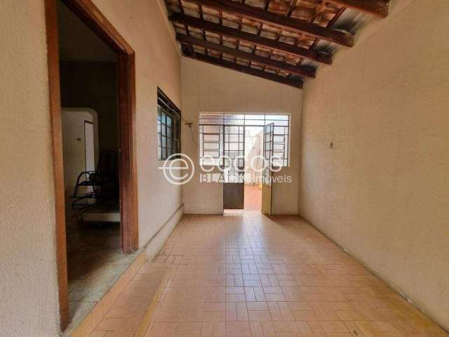 Casa à venda, 4 quartos, 1 suíte, 2 vagas, Lídice - Uberlândia/MG