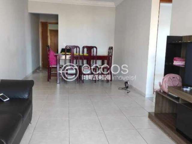 Apartamento à venda, 2 quartos, 1 suíte, 1 vaga, Martins - Uberlândia/MG