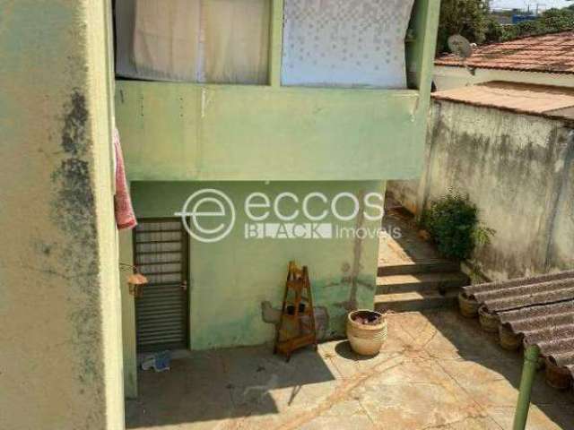 Casa à venda, 6 quartos, 2 suítes, 5 vagas, Cidade Jardim - Uberlândia/MG