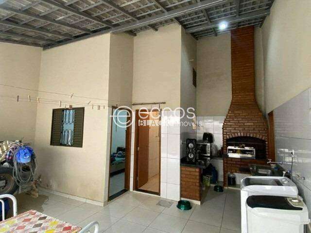 Casa à venda, 5 quartos, 1 suíte, 5 vagas, Luizote de Freitas - Uberlândia/MG