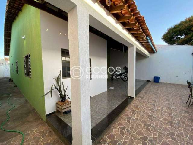 Casa à venda, 3 quartos, 1 suíte, 3 vagas, Jardim Canaã - Uberlândia/MG