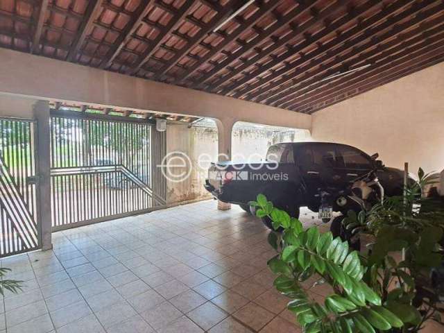 Casa à venda, 3 quartos, 1 suíte, 2 vagas, Taiaman - Uberlândia/MG