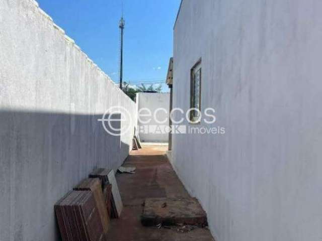 Casa à venda, 3 quartos, 1 suíte, 2 vagas, Luizote de Freitas - Uberlândia/MG