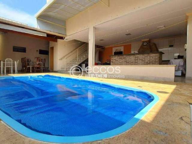 Casa à venda, 4 quartos, 2 suítes, 2 vagas, Brasil - Uberlândia/MG