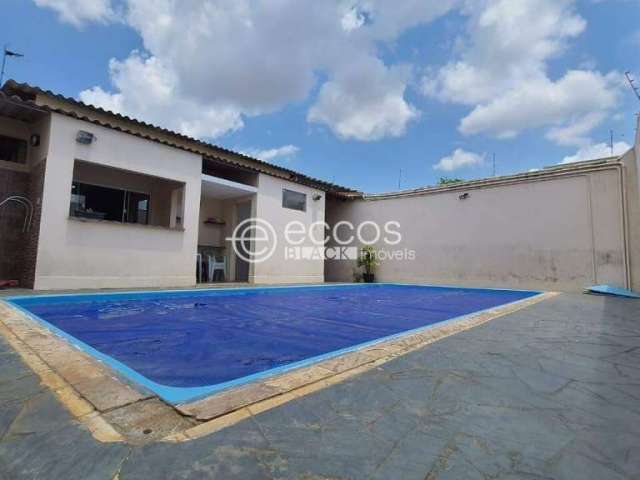 Casa à venda, 3 quartos, 3 vagas, Nova Uberlândia - Uberlândia/MG