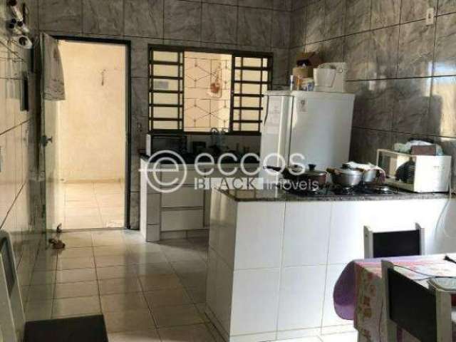 Casa à venda, 2 quartos, 2 vagas, Laranjeiras - Uberlândia/MG