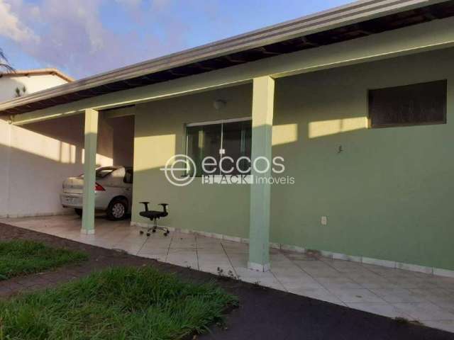 Casa à venda, 3 quartos, 1 suíte, 2 vagas, Cidade Jardim - Uberlândia/MG