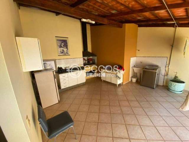 Apartamento à venda, 3 quartos, 1 suíte, 3 vagas, Santa Mônica - Uberlândia/MG