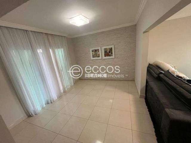 Casa à venda, 3 quartos, 1 suíte, 3 vagas, Residencial Gramado - Uberlândia/MG