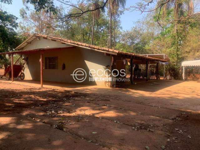 Chácara à venda, 2 quartos, Jockey Camping - Uberlândia/MG