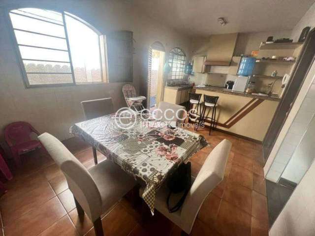 Casa à venda, 3 quartos, 1 suíte, 2 vagas, Presidente Roosevelt - Uberlândia/MG