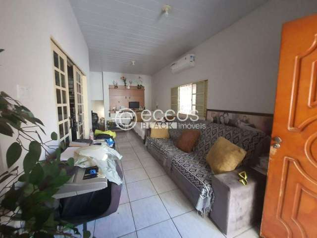 Casa à venda, 3 quartos, 1 suíte, 6 vagas, Tabajaras - Uberlândia/MG