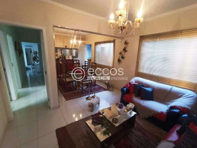 Casa à venda, 3 quartos, 1 suíte, 2 vagas, Cidade Jardim - Uberlândia/MG