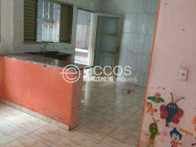 Casa à venda, 6 quartos, 1 suíte, 3 vagas, Taiaman - Uberlândia/MG