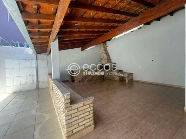 Casa à venda, 3 quartos, 1 suíte, 4 vagas, Santa Mônica - Uberlândia/MG