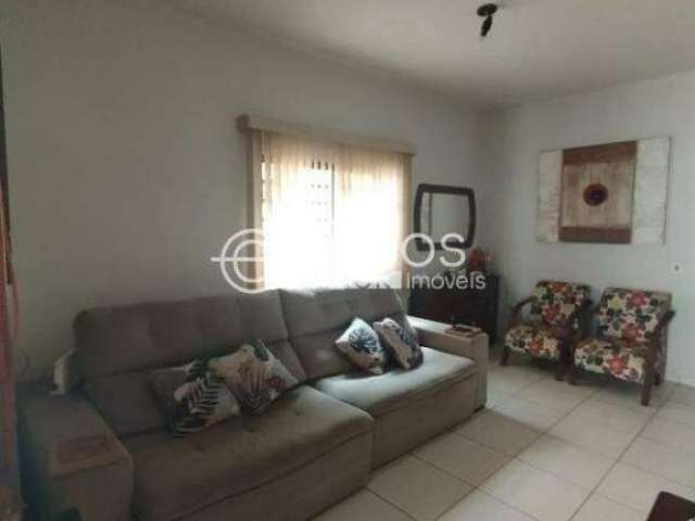 Casa à venda, 3 quartos, 1 suíte, 2 vagas, Santa Mônica - Uberlândia/MG