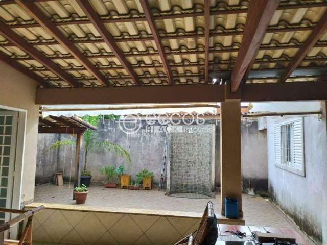 Casa à venda, 4 quartos, 2 vagas, Laranjeiras - Uberlândia/MG