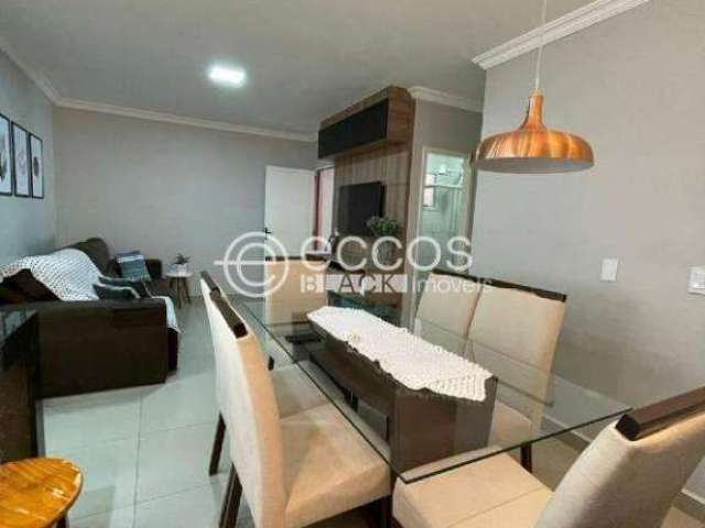 Casa em condomínio à venda, 3 quartos, 1 suíte, 2 vagas, Aclimação - Uberlândia/MG