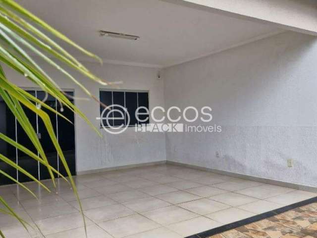 Casa à venda, 3 quartos, 1 suíte, 2 vagas, Jardim Holanda - Uberlândia/MG