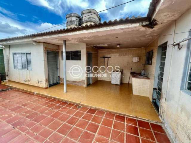 Casa à venda, 5 quartos, 1 suíte, 2 vagas, Lídice - Uberlândia/MG