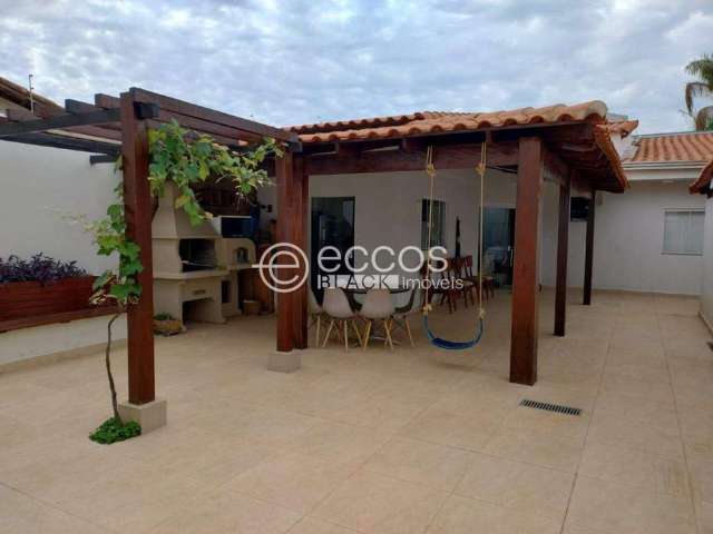 Casa à venda, 3 quartos, 1 suíte, 3 vagas, Jardim Karaíba - Uberlândia/MG