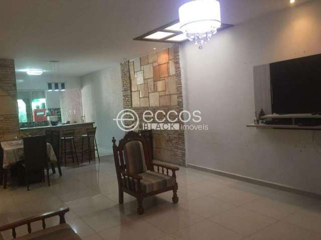 Casa à venda, 3 quartos, 1 suíte, 2 vagas, São Jorge - Uberlândia/MG