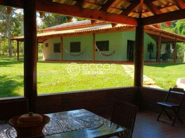 Chácara à venda, 5 quartos, 2 suítes, Área Rural de Uberlândia - Uberlândia/MG