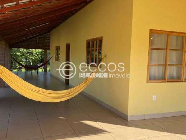 Chácara à venda, 3 quartos, 1 suíte, Área Rural de Uberlândia - Uberlândia/MG