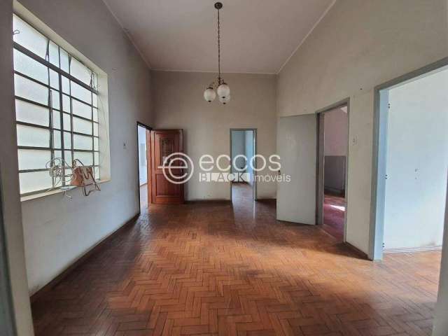 Casa à venda, 7 quartos, 2 vagas, Centro - Uberlândia/MG