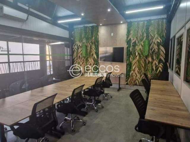 Sala comercial para aluguel, 3 quartos, Centro - Uberlândia/MG