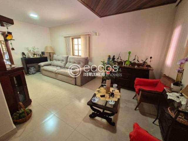 Casa à venda, 3 quartos, 1 suíte, 2 vagas, Maravilha - Uberlândia/MG