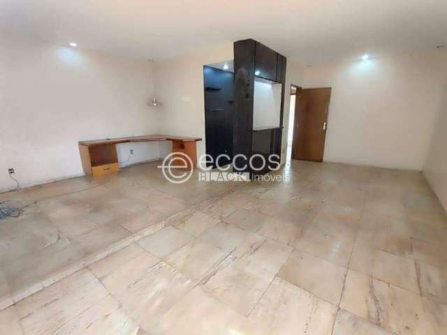 Imóvel Comercial para aluguel, 3 quartos, 3 suítes, 4 vagas, Lídice - Uberlândia/MG