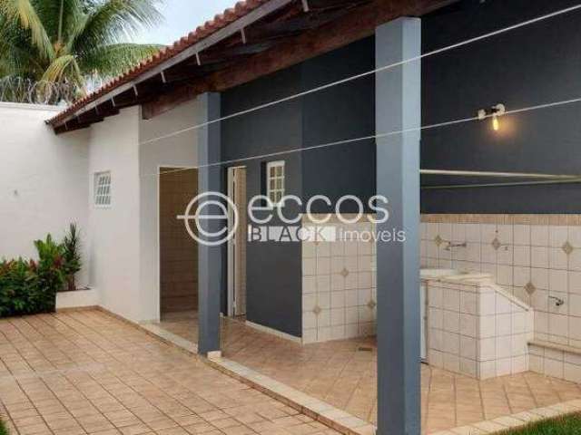 Casa para aluguel, 3 quartos, 1 suíte, 2 vagas, Jardim Inconfidência - Uberlândia/MG