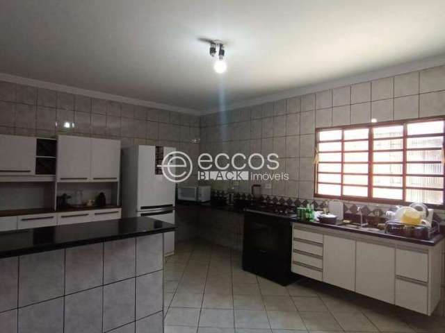 Casa à venda, 3 quartos, 2 suítes, 3 vagas, Morumbi - Uberlândia/MG