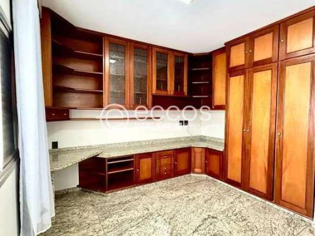 Apartamento à venda, 3 quartos, 1 suíte, Centro - Uberlândia/MG