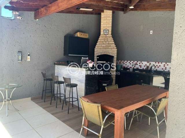 Casa à venda, 3 quartos, 2 suítes, 2 vagas, Tabajaras - Uberlândia/MG