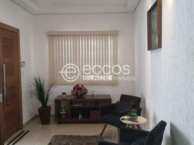 Casa à venda, 3 quartos, 1 suíte, 2 vagas, Alto Umuarama - Uberlândia/MG