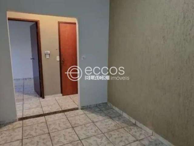 Casa comercial para aluguel, 1 vaga, Centro - Uberlândia/MG