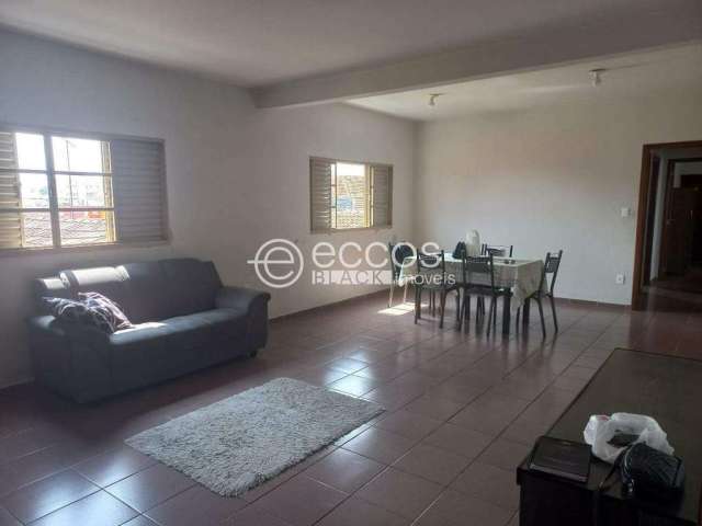 Apartamento à venda, 3 quartos, 1 suíte, 2 vagas, Nossa Senhora Aparecida - Uberlândia/MG